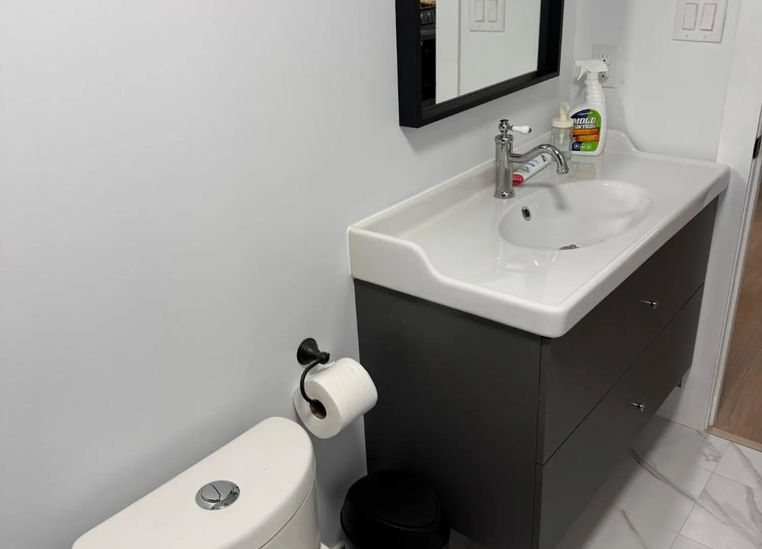 Spacious Room03, Airport, Free Pkg, Sep Entrance, New Reno, Shared Bathroom Toronto Daire