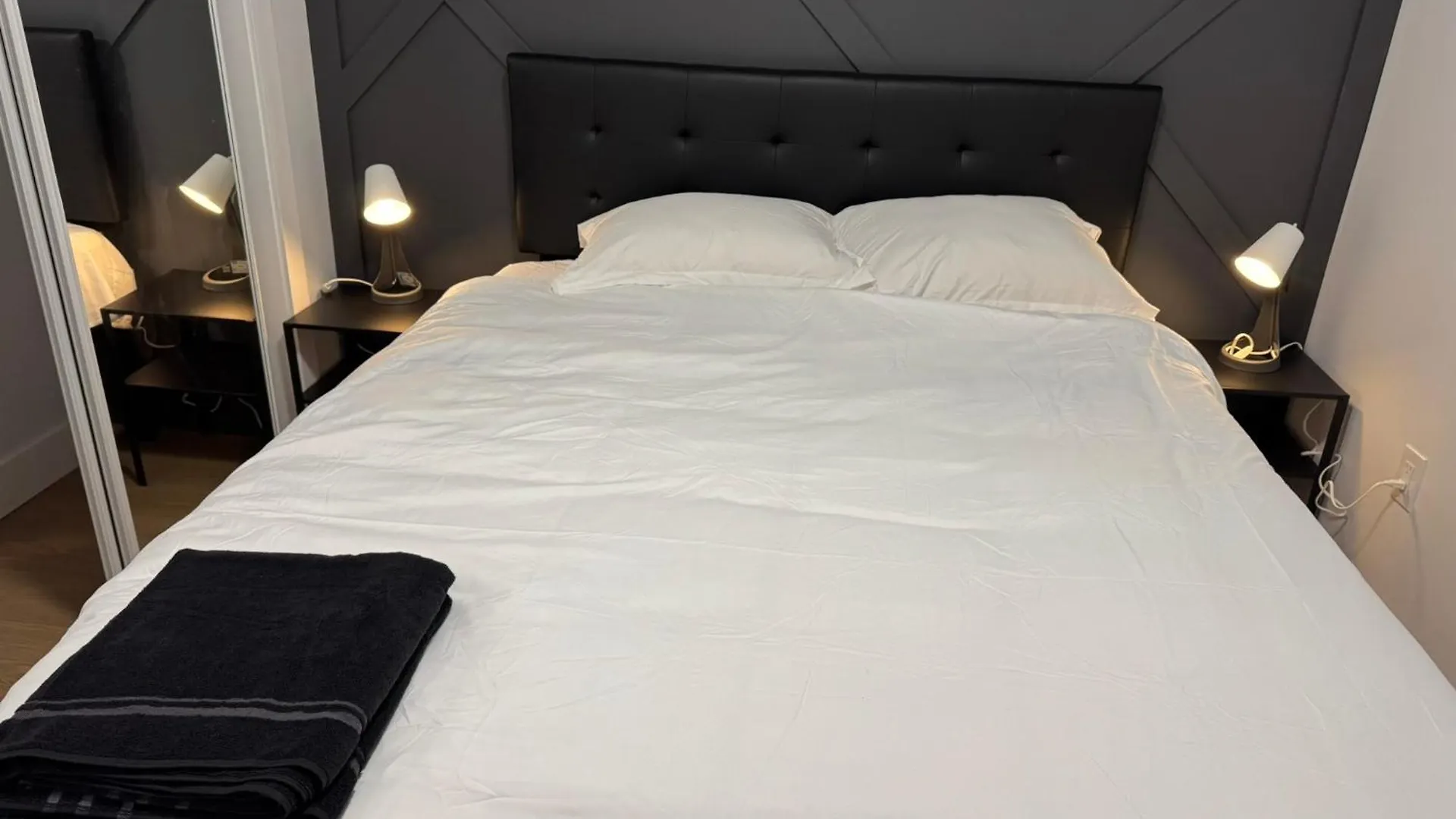 Daire Spacious Room03, Airport, Free Pkg, Sep Entrance, New Reno, Shared Bathroom Toronto Kanada