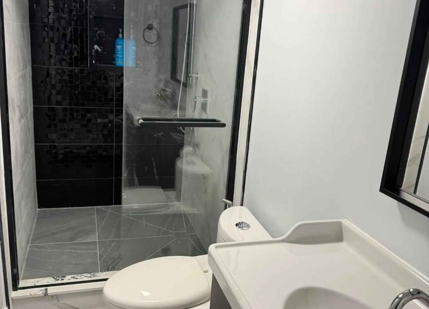 Apartmán Spacious Room03, Airport, Free Pkg, Sep Entrance, New Reno, Shared Bathroom Toronto Kanada